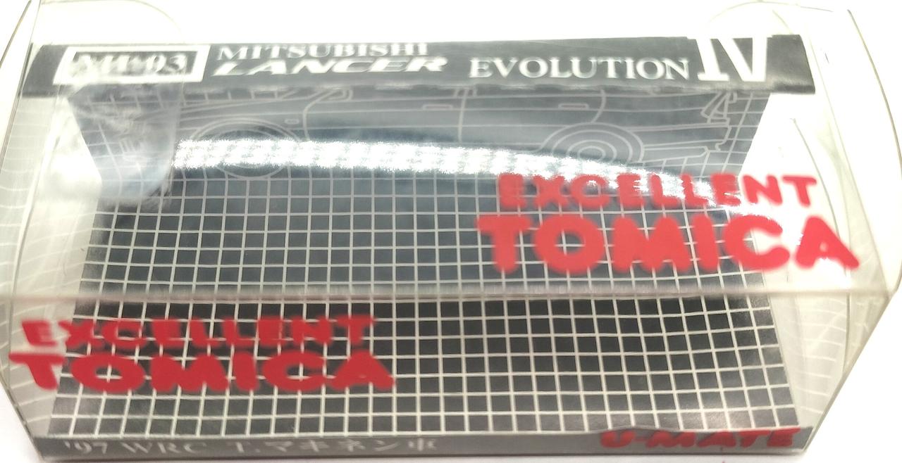 箱にシール跡、汚れがございます。