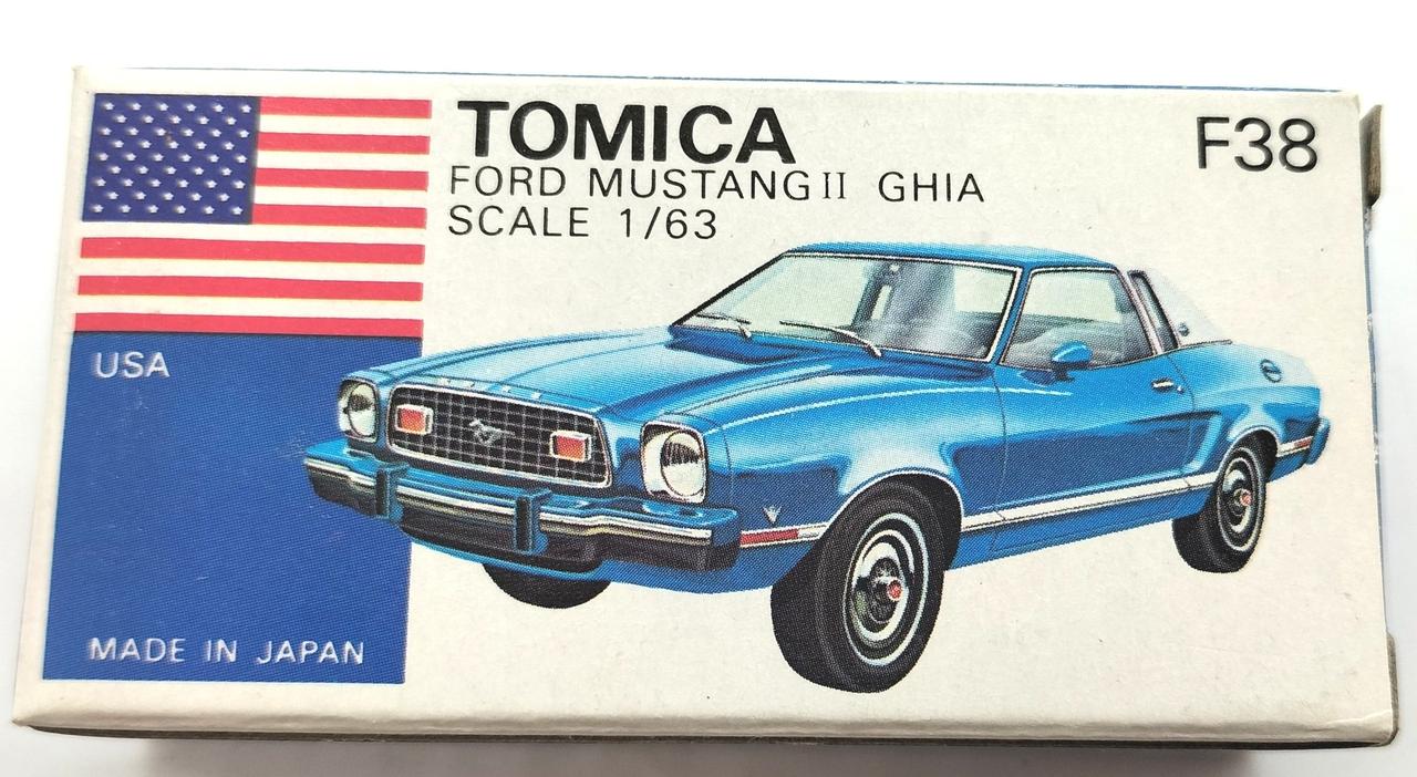 箱に汚れがございます。