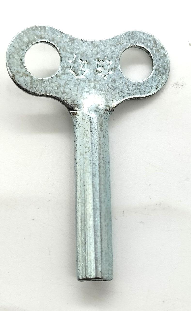 ねじ巻き用のパーツが付属します。