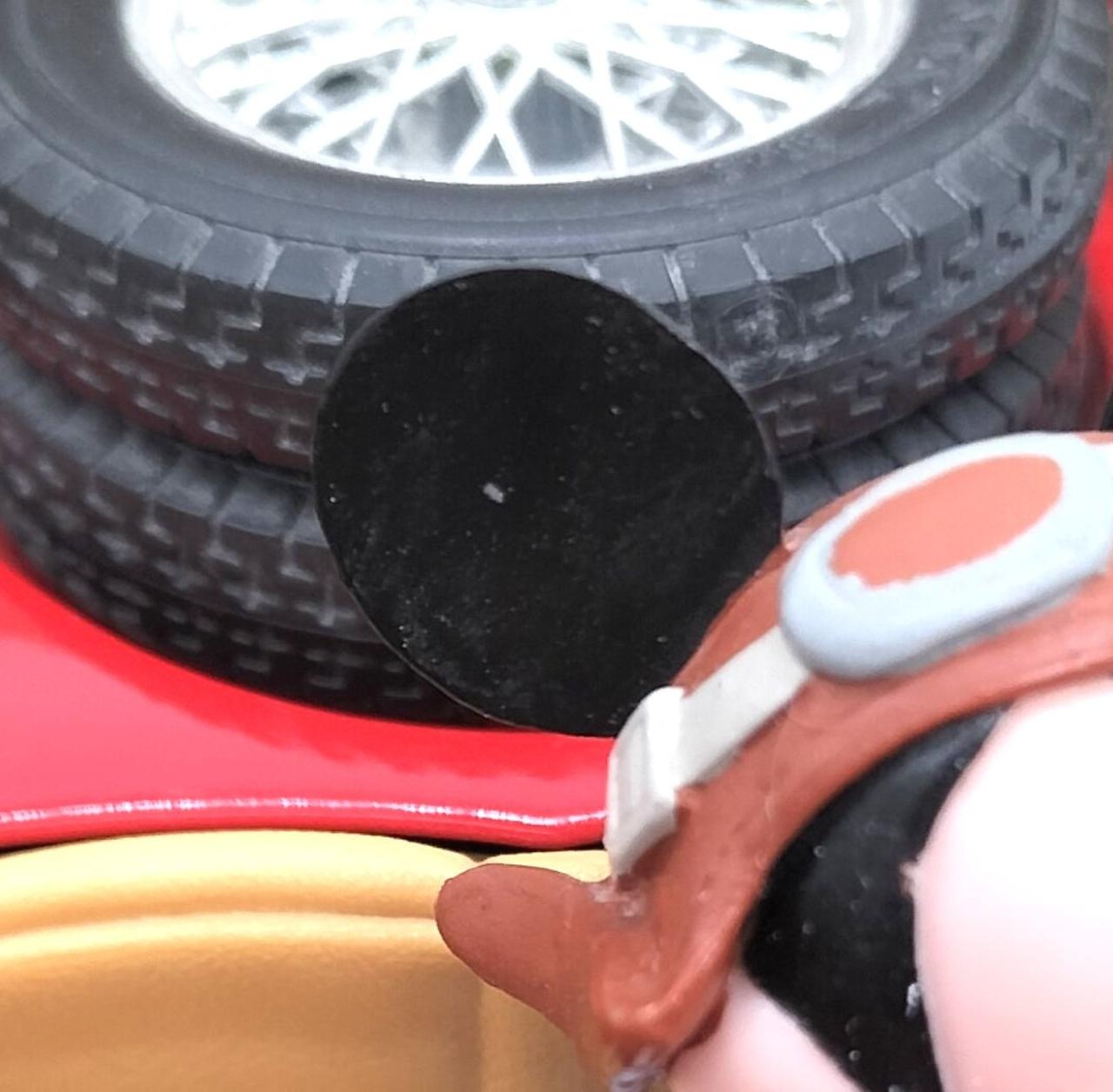 耳にベタつきがございます。