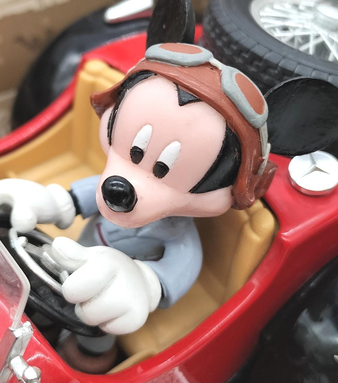 ミッキーの部分にヨゴレがございます。