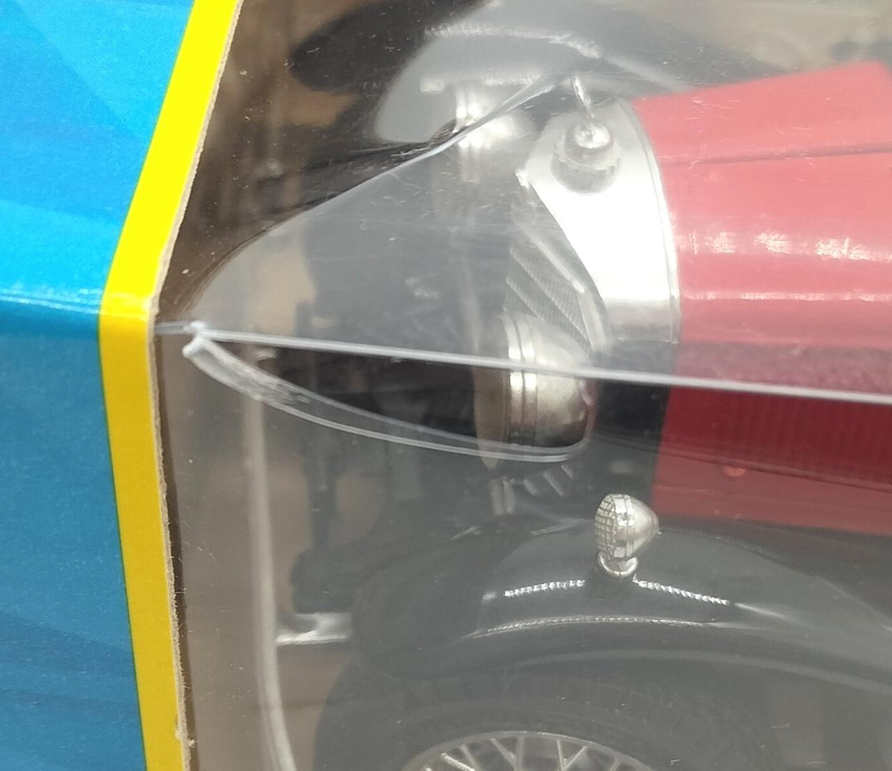 ブリスターにキズがございます。