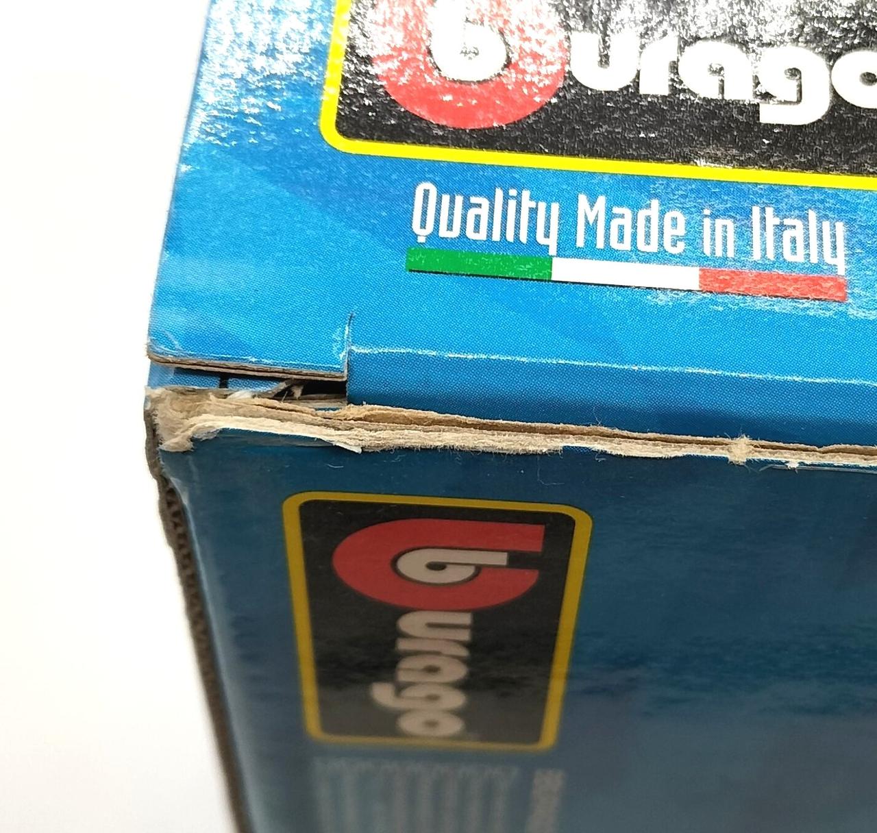 箱にキズがございます。