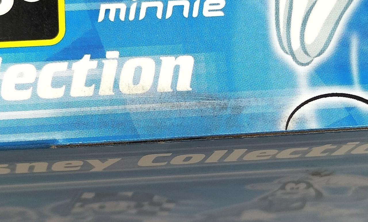 箱にヨゴレがございます。