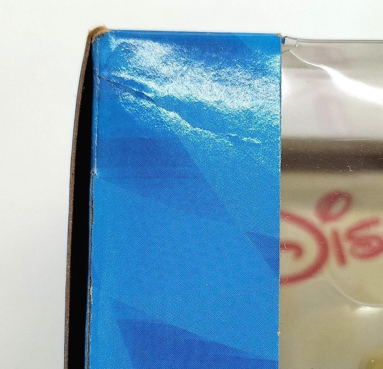 箱にキズがございます。