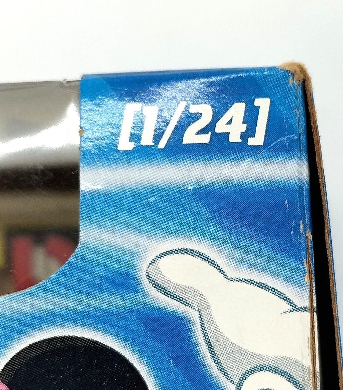 箱にキズがございます。