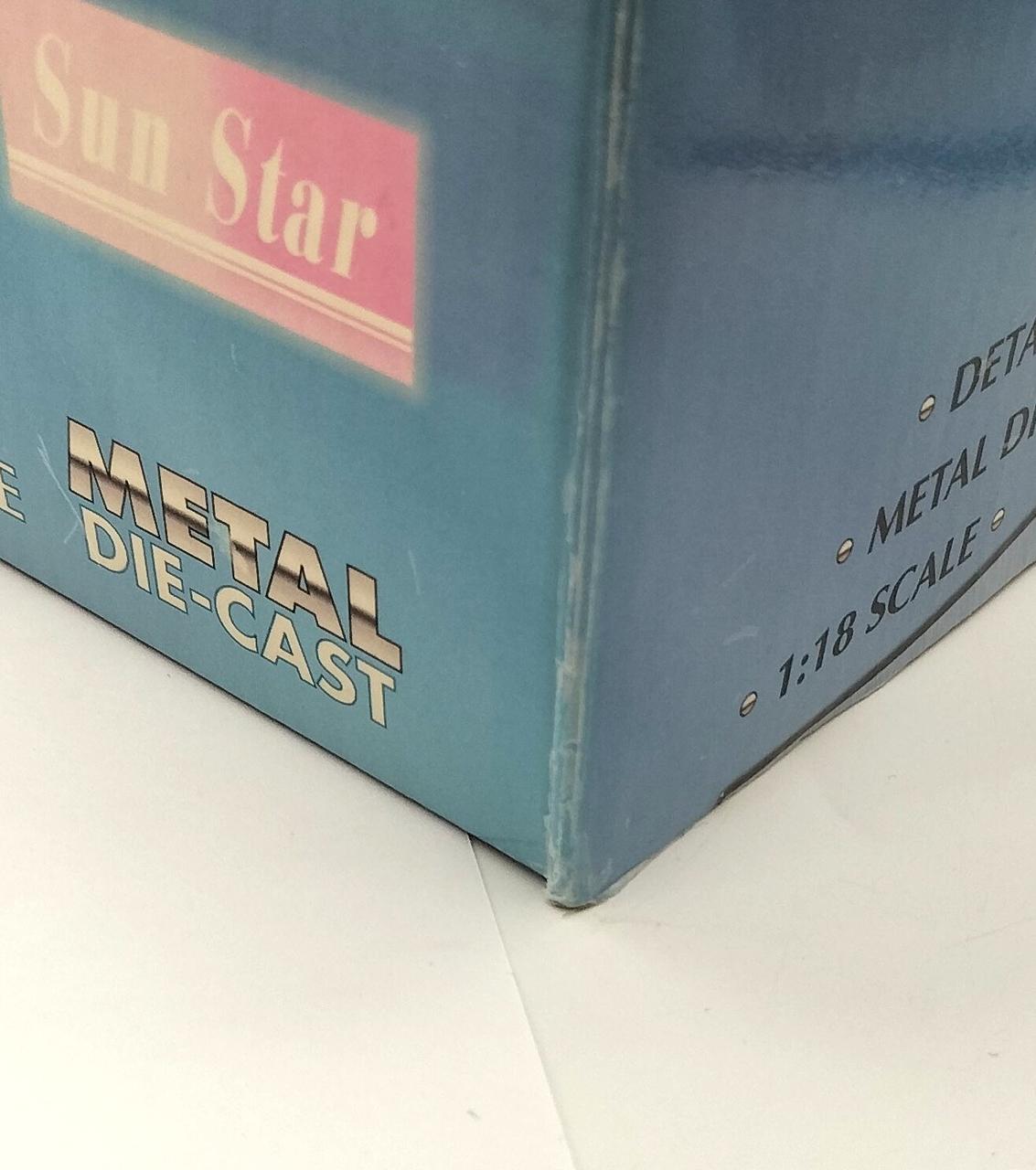 箱にキズがございます。