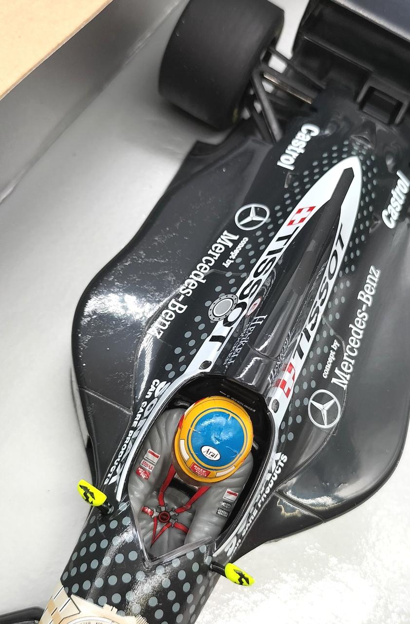 塗装ムラのような状態あり