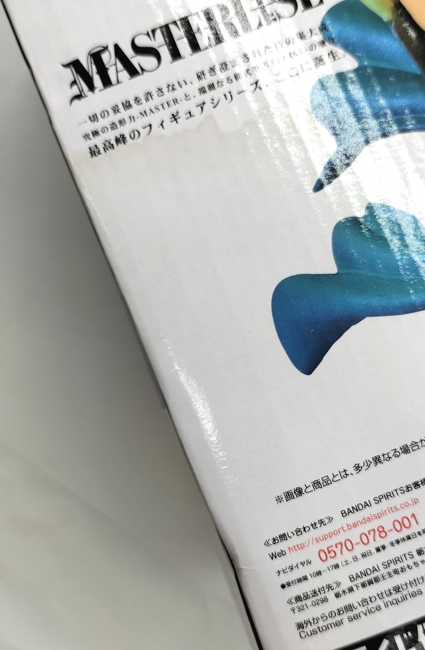 箱にシミ汚れあります