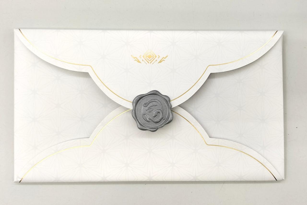 左下に破けあり。