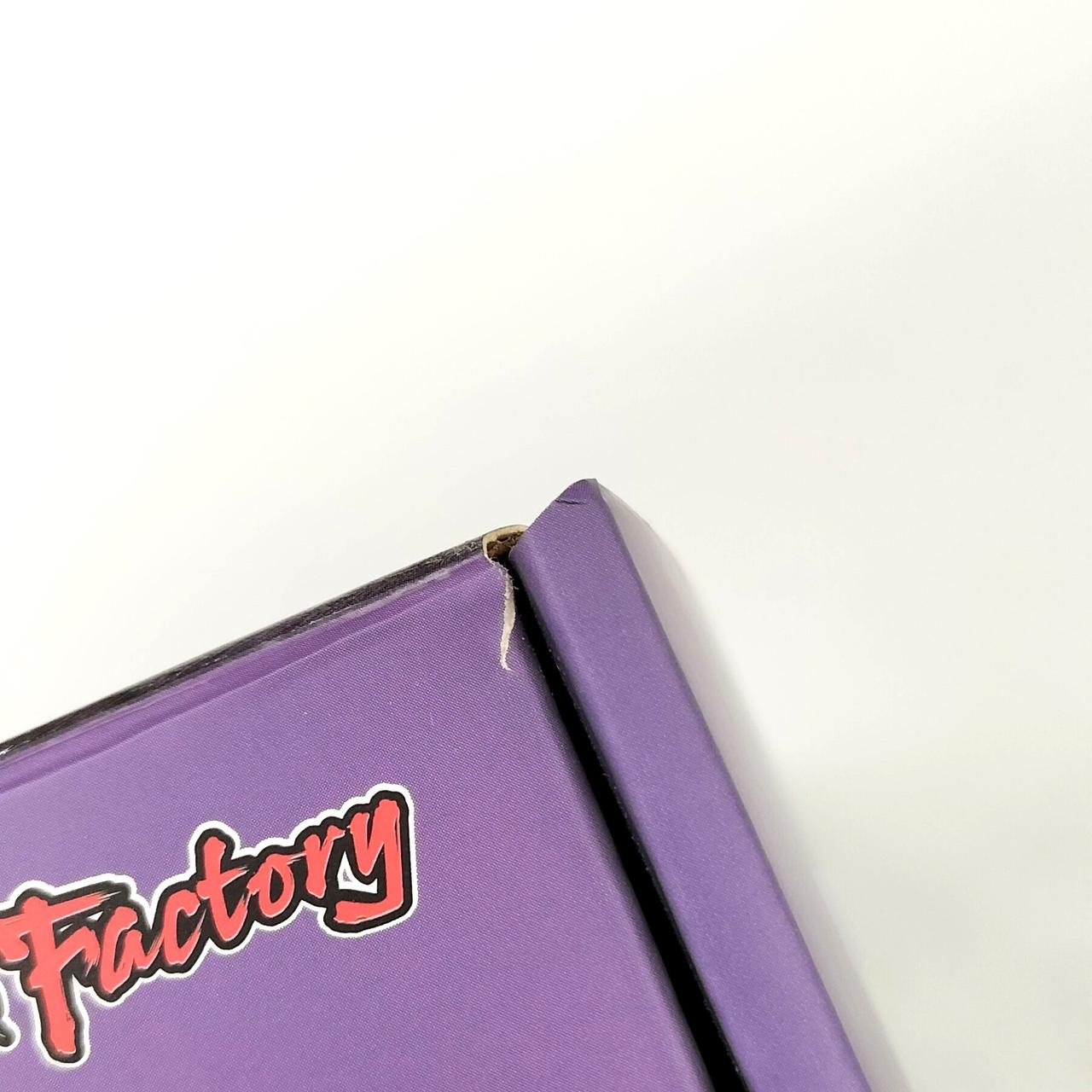 箱正面角に少々ダメージあり