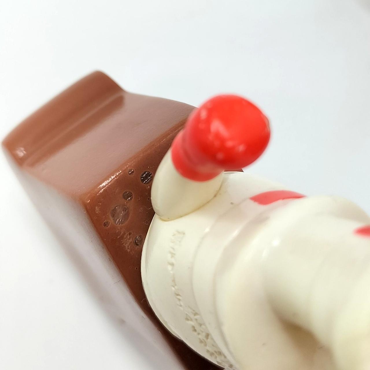 しょくぱんまんの首付け根に気泡あり。