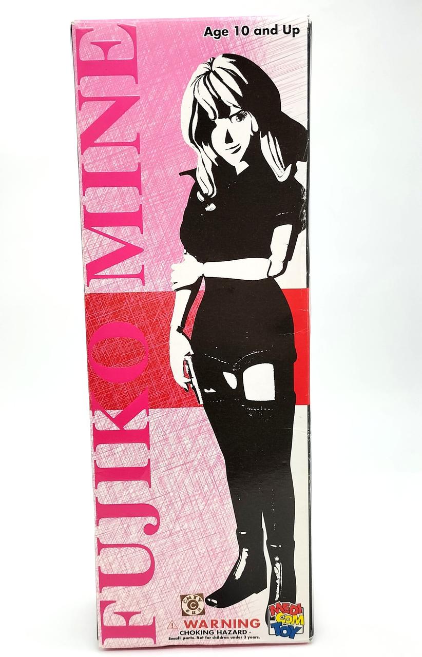 外箱は傷などのダメージが多数ございます。