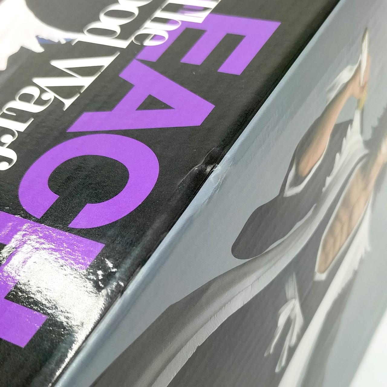 外箱正面に一部へこみのダメージあり