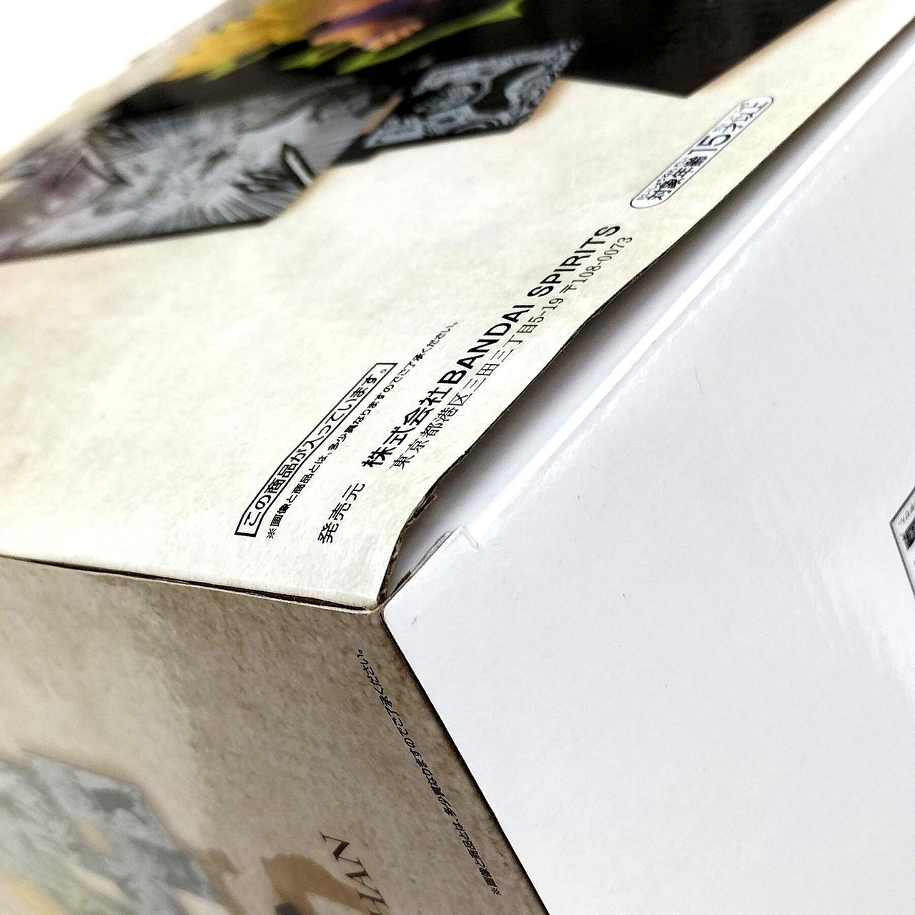 中のフィギュアが当たり、浮いています。