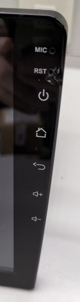 画面フチ凹みあり