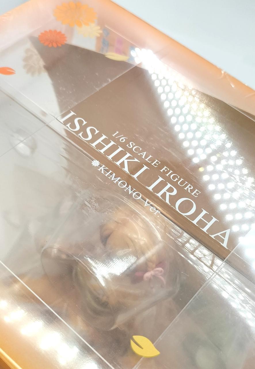 内蓋にわずかに曇りのような汚れあり。