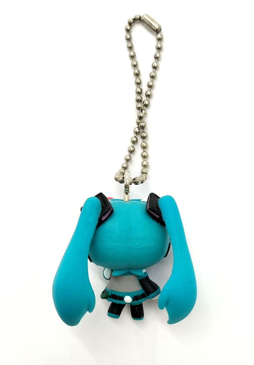 右側頭部（ツインテ下）にキズあり