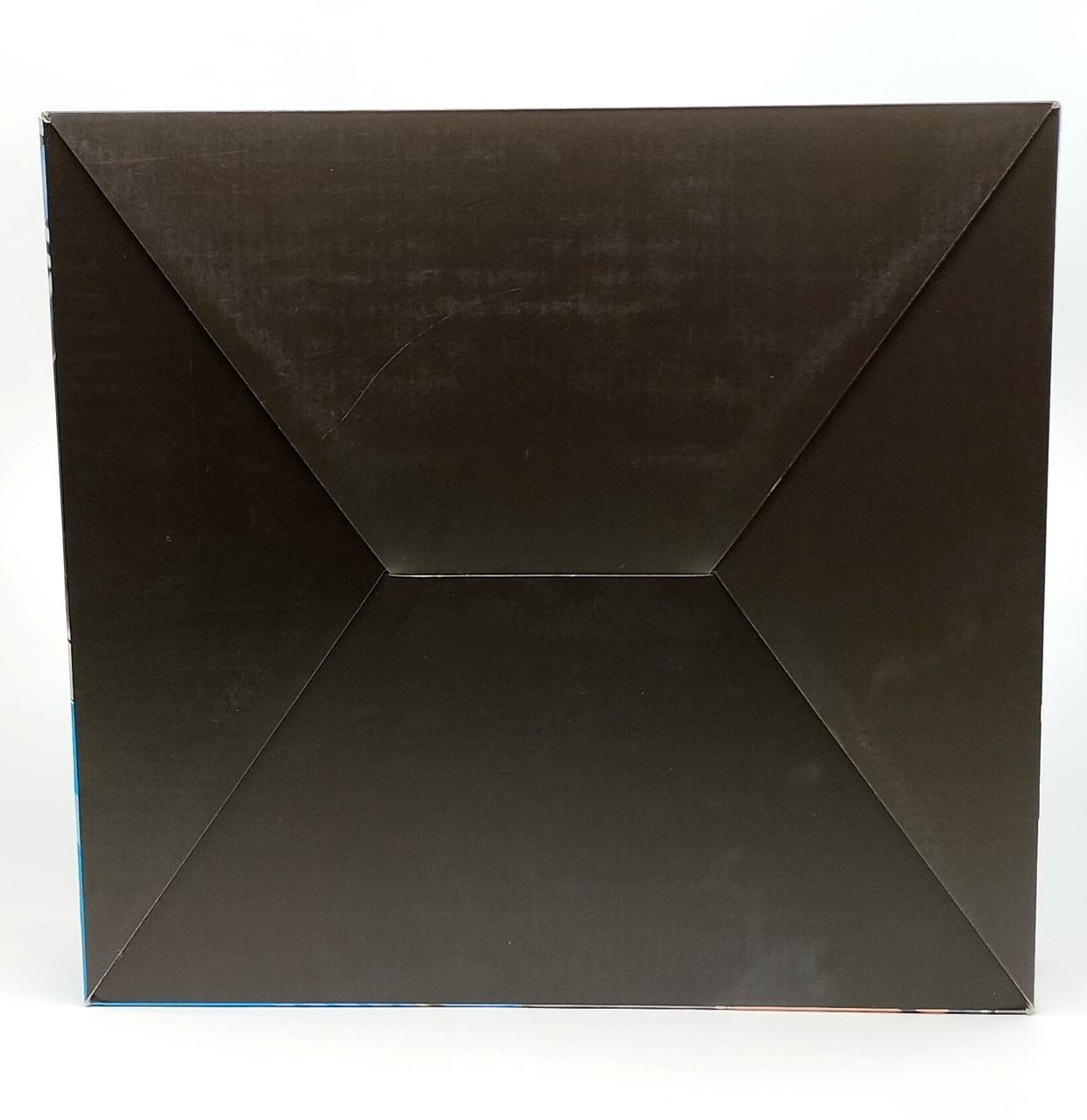 箱底面にキズあり