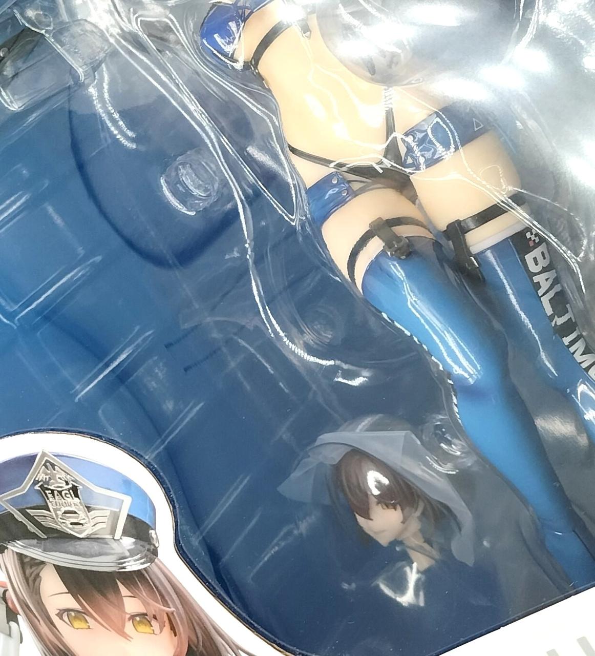 見づらいですが、窓部に線状の傷あとあり