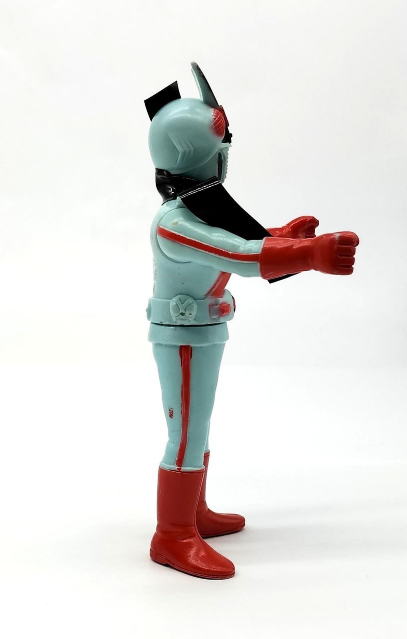 拳に塗装剥げあり