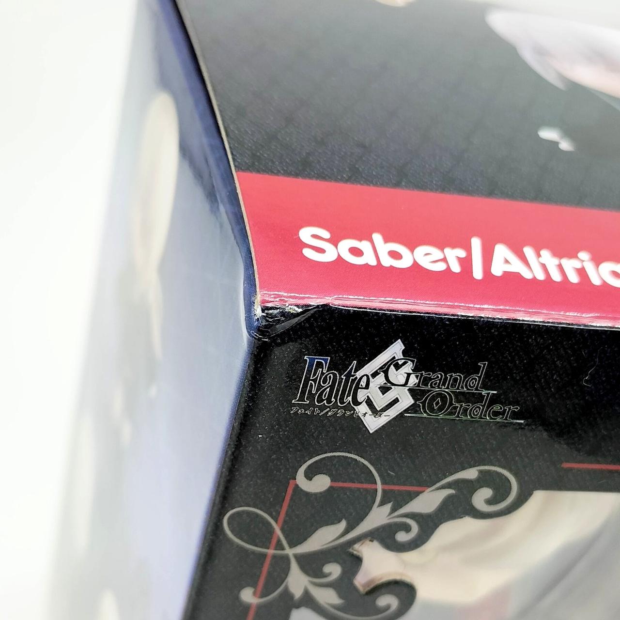 箱正面左角につぶれあり