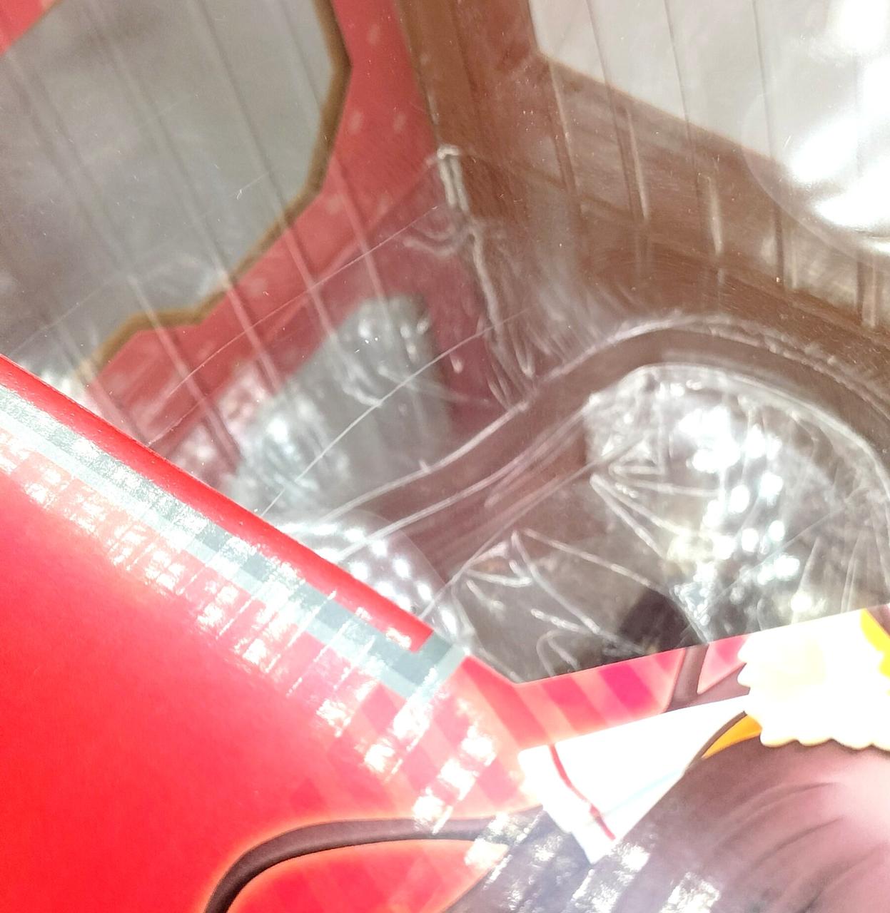 外箱正面窓にライン状の跡あり