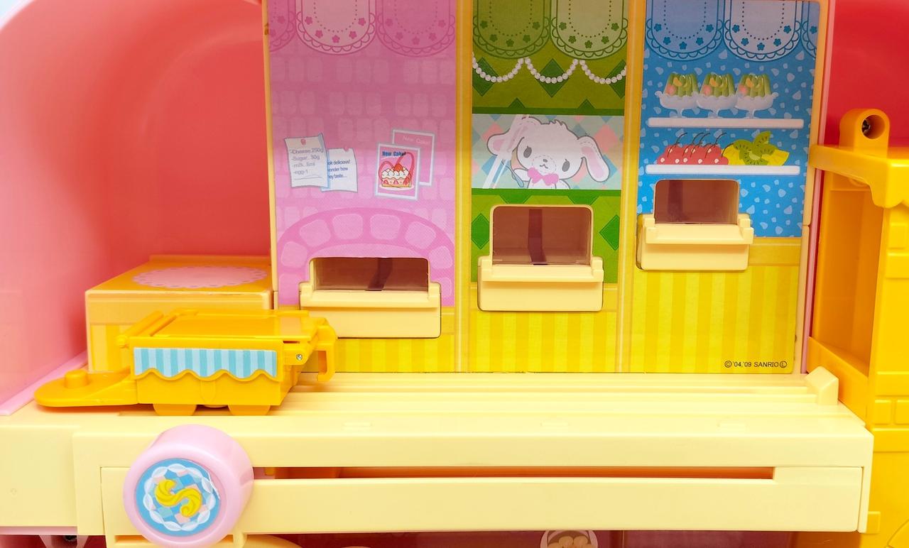 台車に引っかかりがあり、動作しづらいです