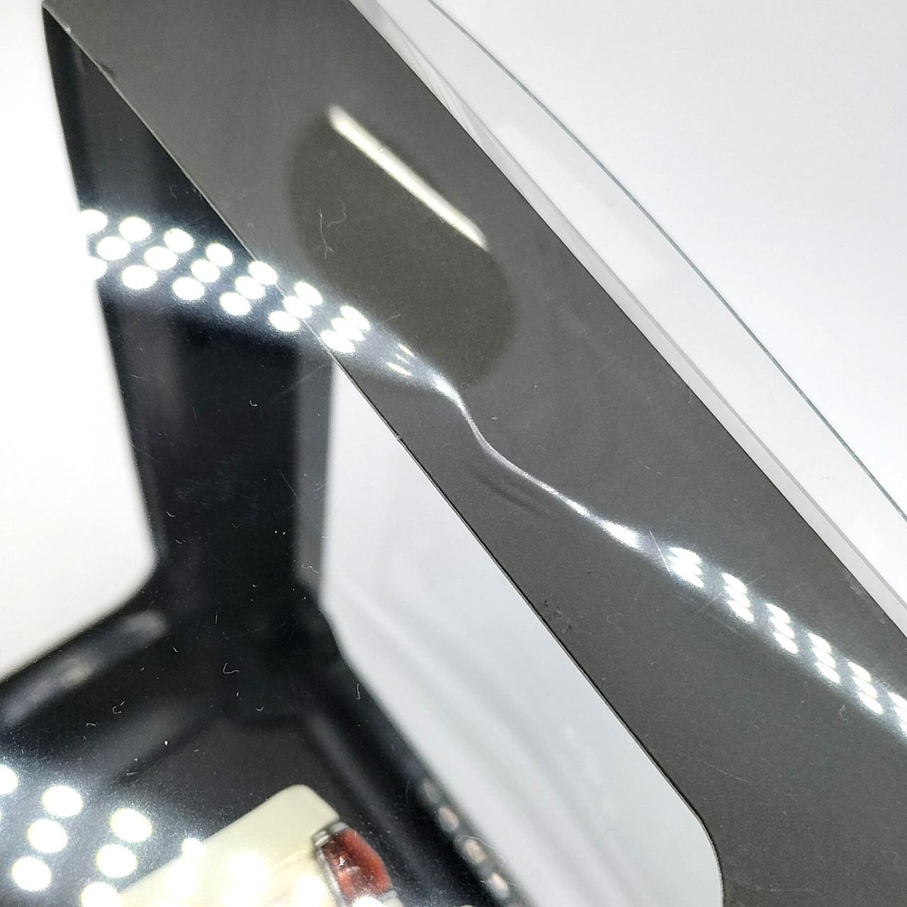 ケースに少々折れあとあり。