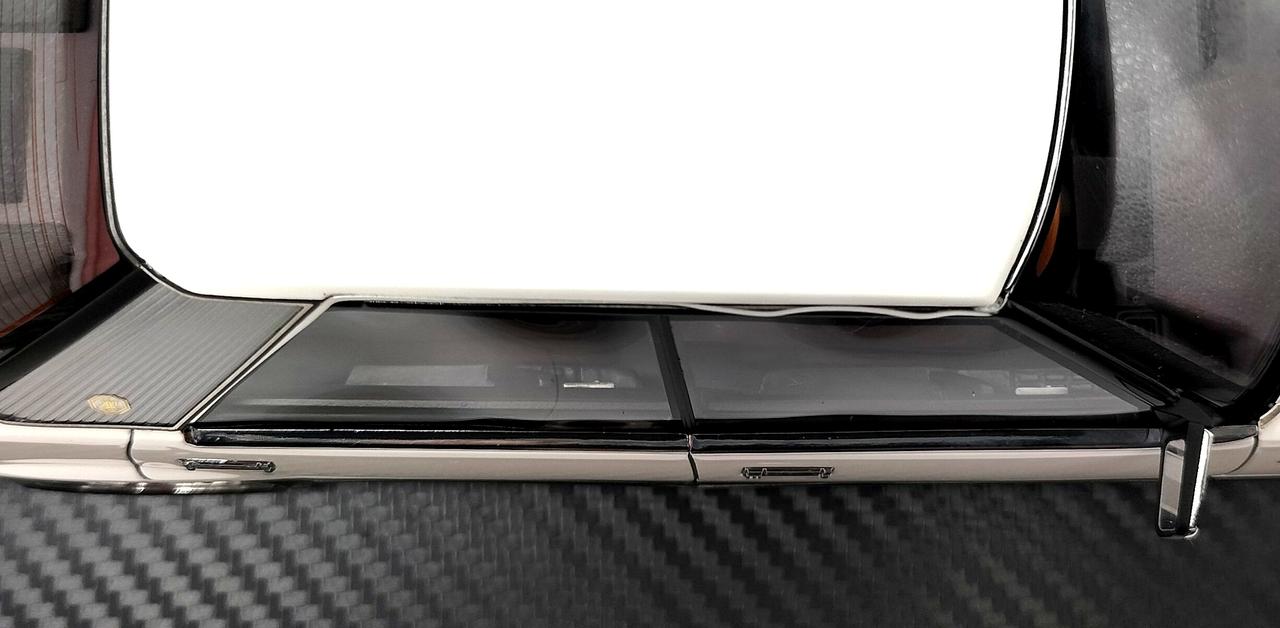 窓ガラス部分に歪みあり