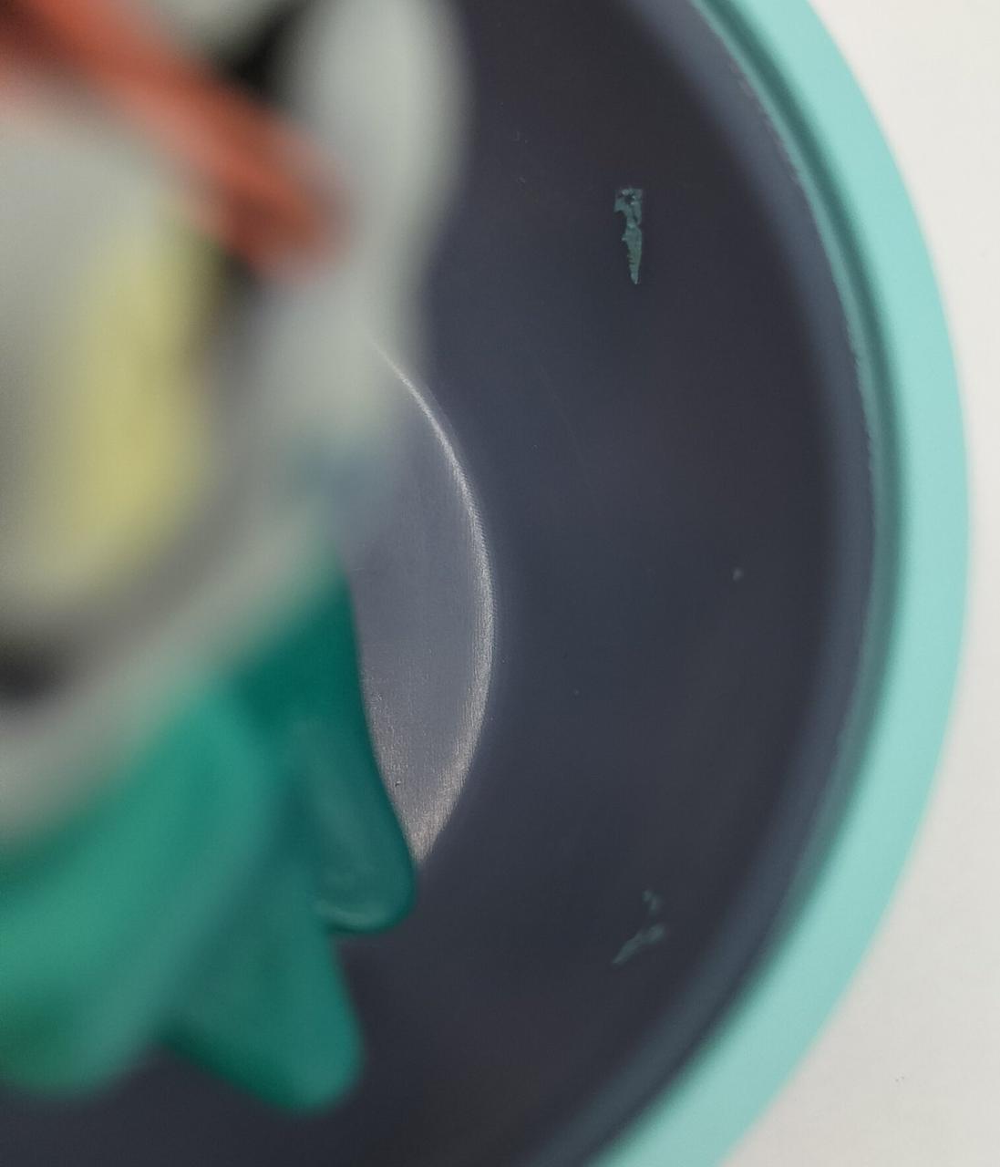 内側にやや色移りがあります。