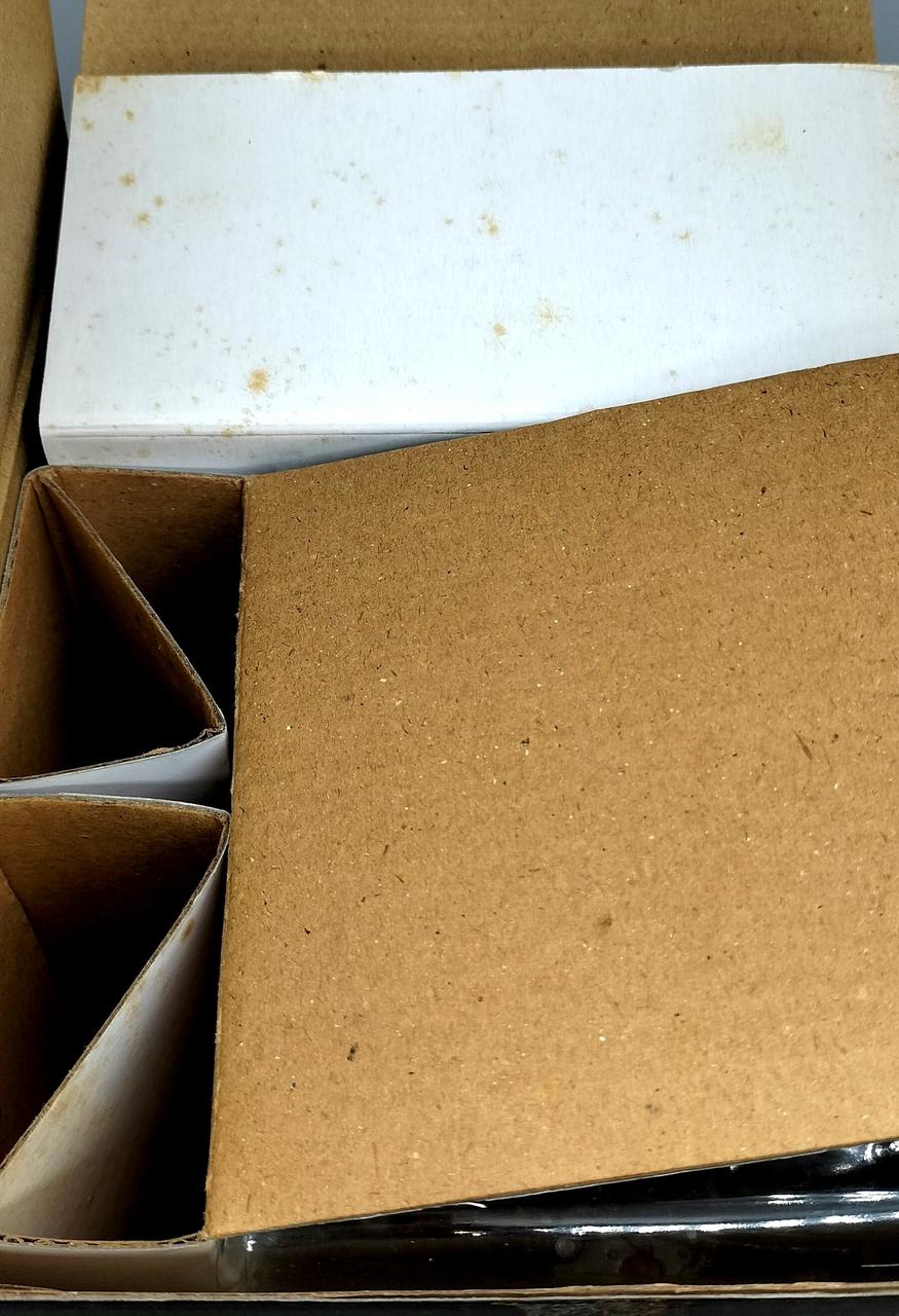 フィギュアセット内箱にダメージあり