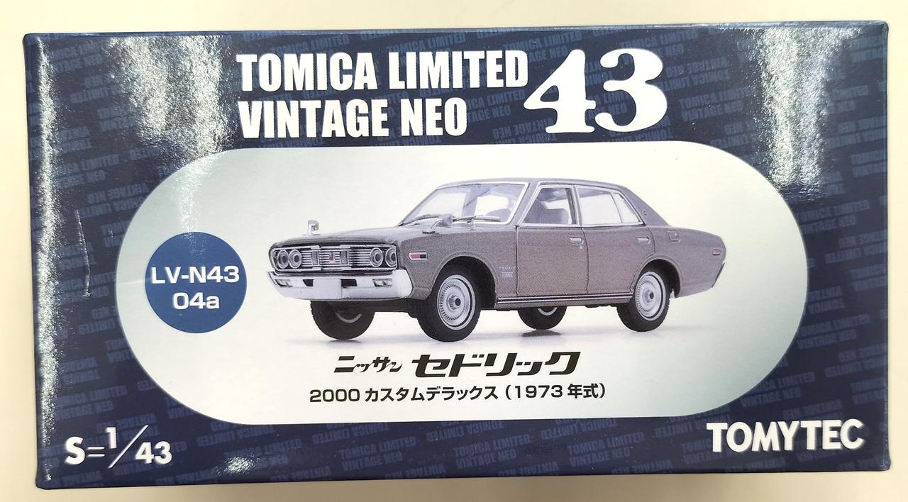 日ヤケにより変色しています。