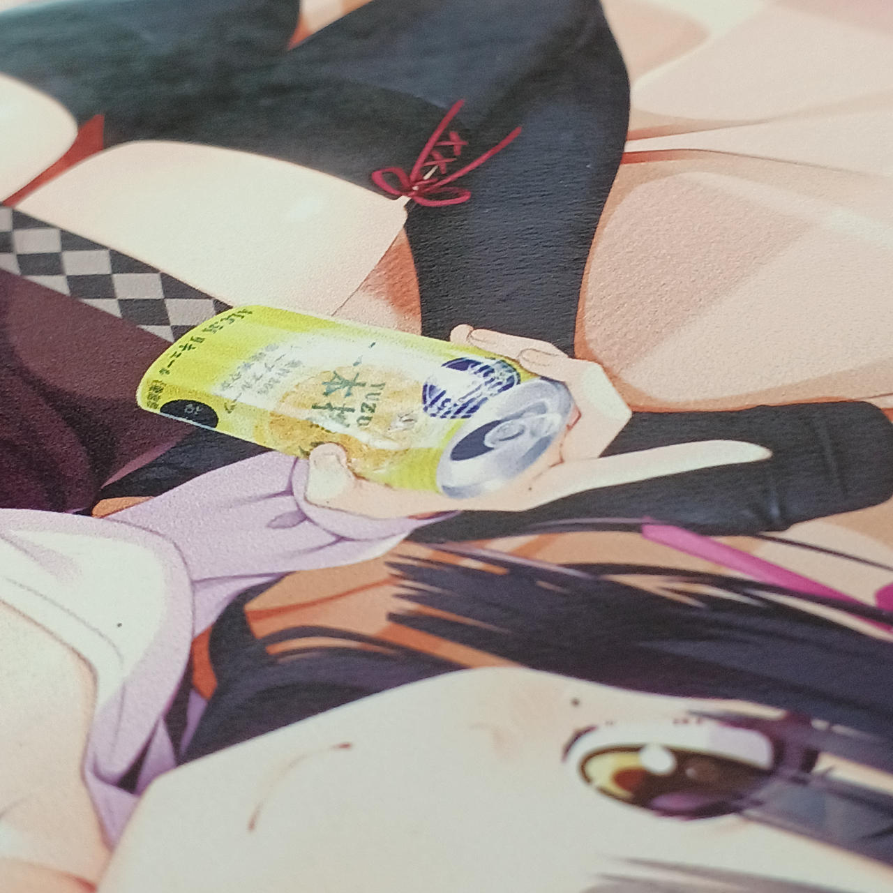 缶のあたりに凹み、キズがあります