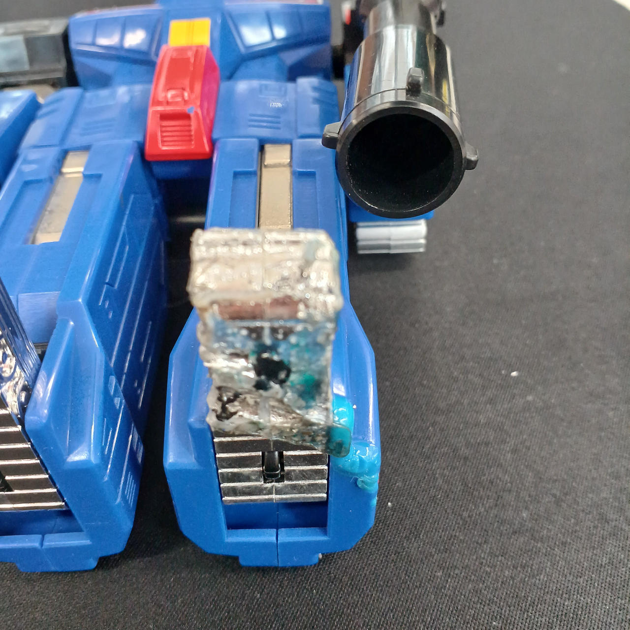 溶け、変形あり。