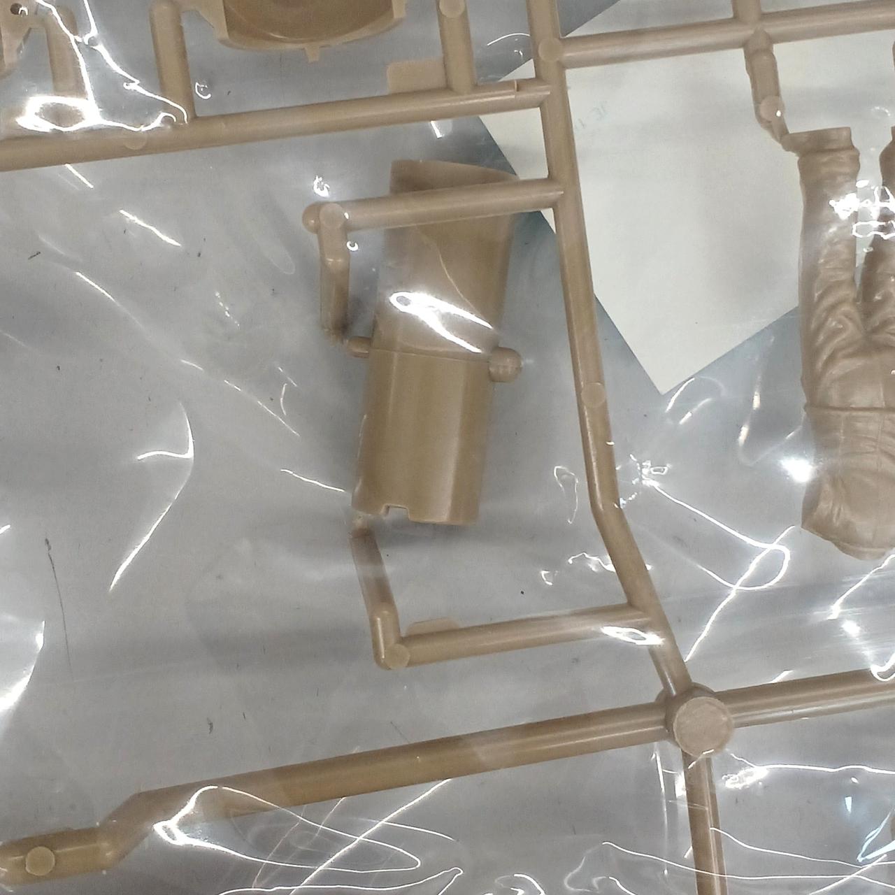 未開封ですが、パーツ外れています。