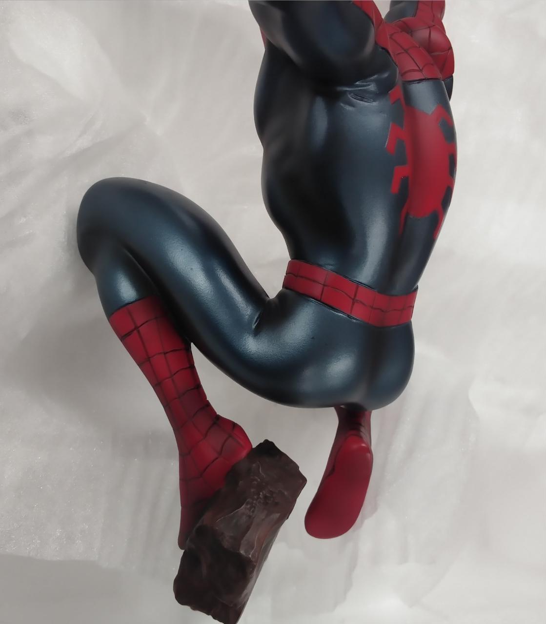 本体に細かい傷があります。