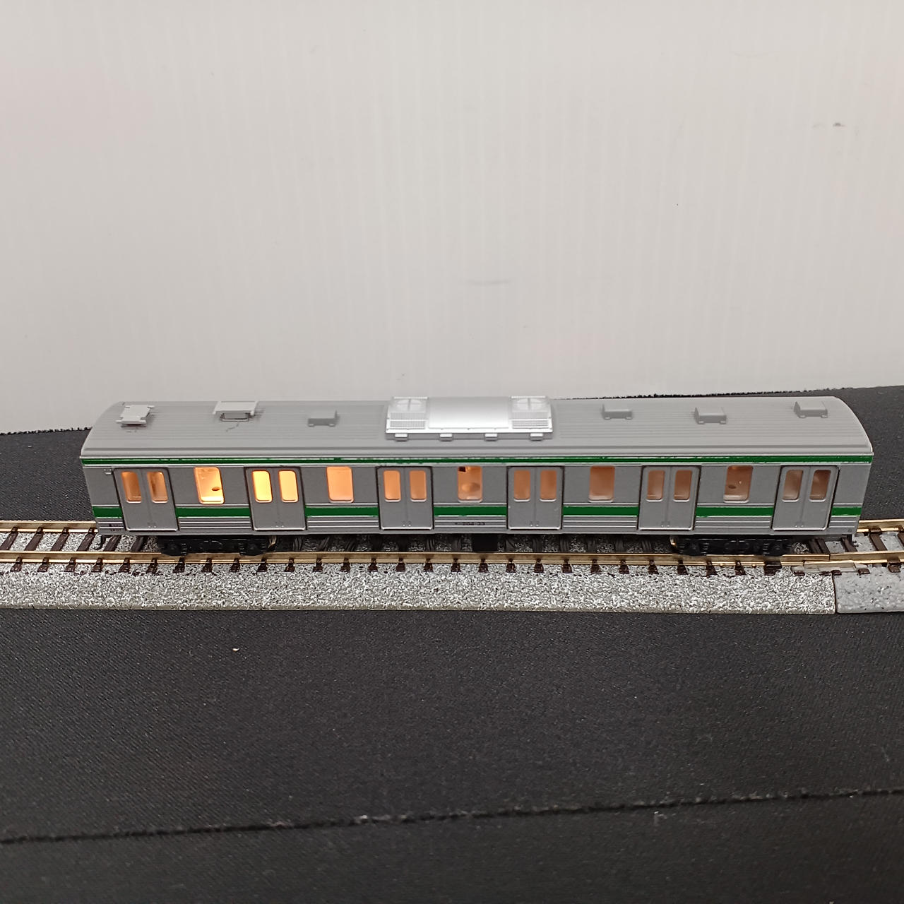 一部室内灯の灯り弱いです