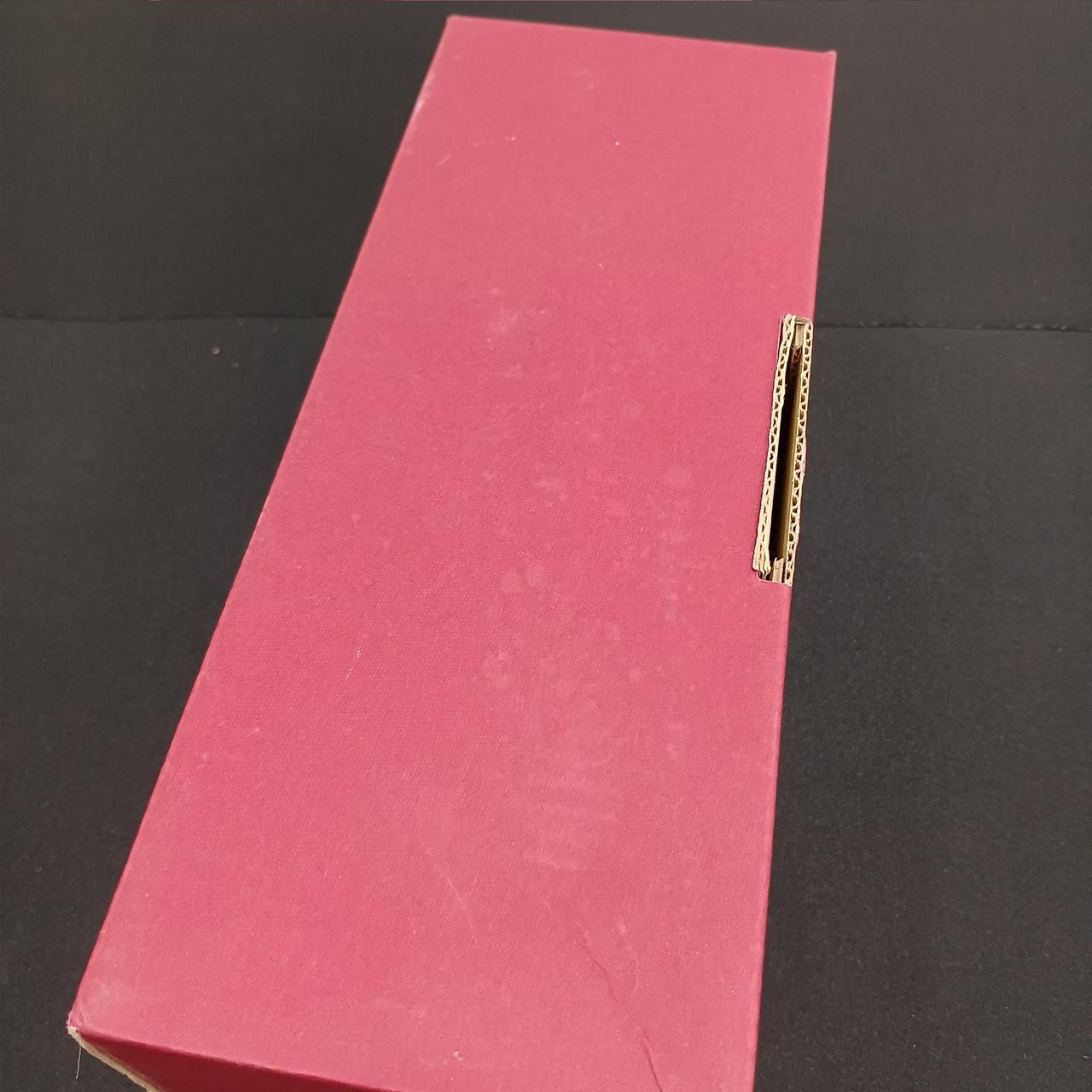 箱、シミ汚れあります