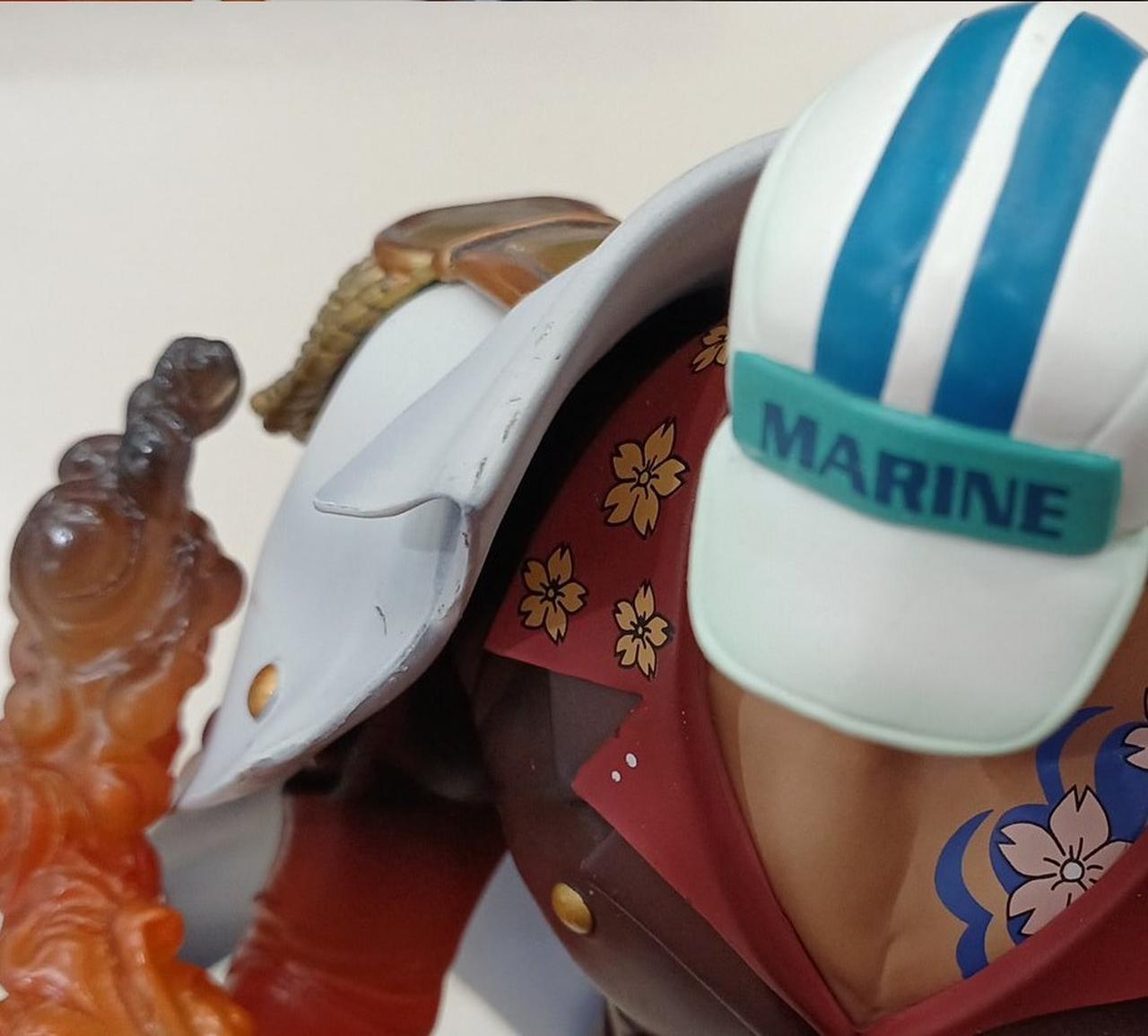 襟に塗装剥げあり