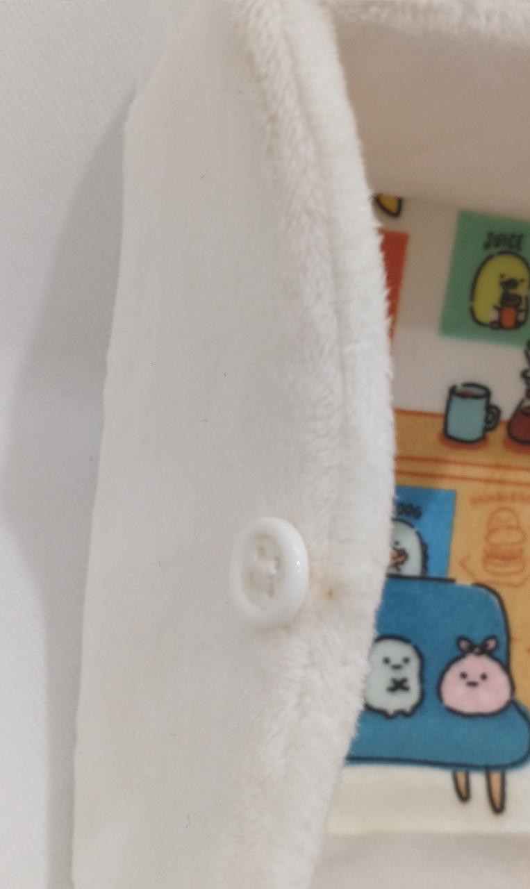 ボタンの横汚れあり