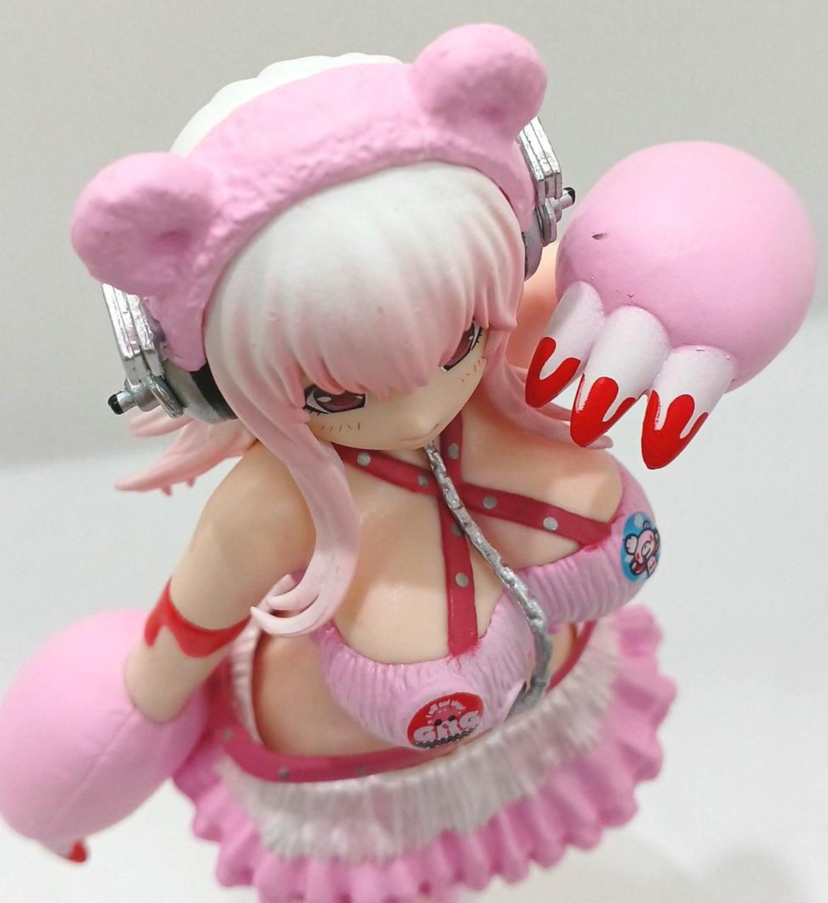 左手に塗装汚れあり