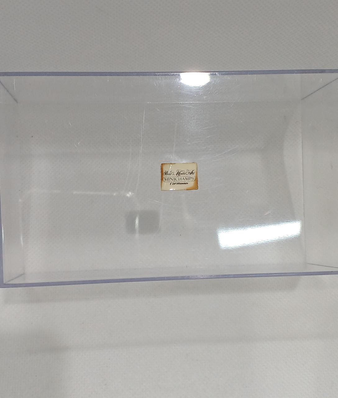 ケースに傷あり