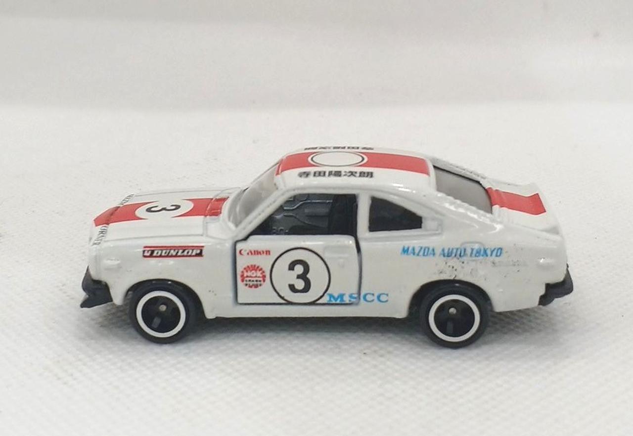 後部左側タイヤの上辺りに傷あり