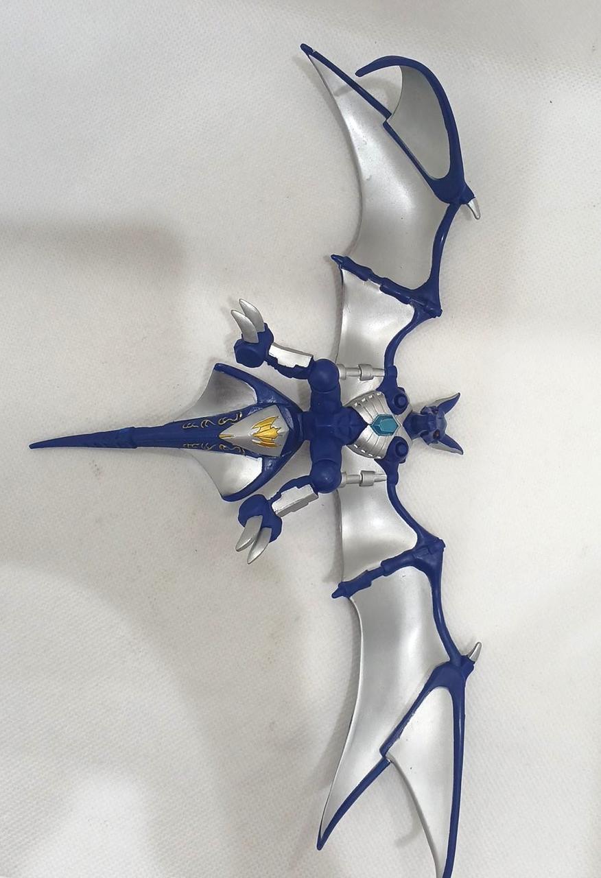 右翼先端曲がりあり