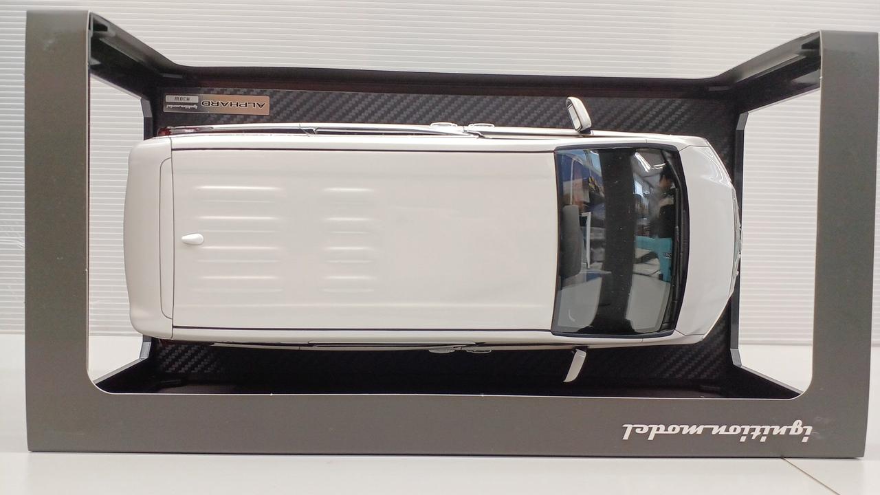 イグニションモデル　TOYOTAアルファードH30W イグニッションモデル 1/18 トヨタ アルファード H30W Executive