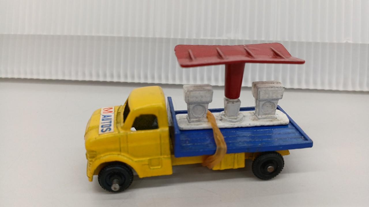 荷台の落ちてしまう為輪ゴム有り