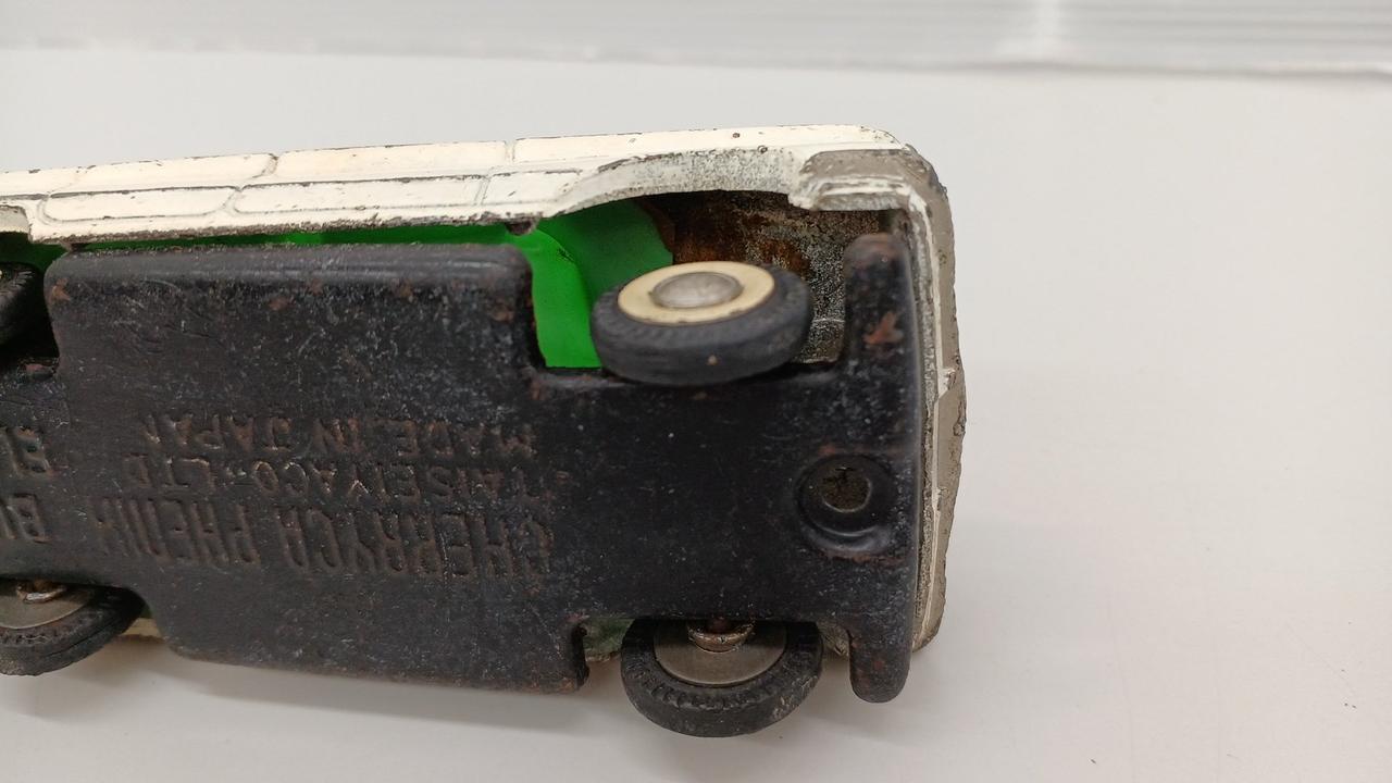 持ち上げると下がカパカパします。。