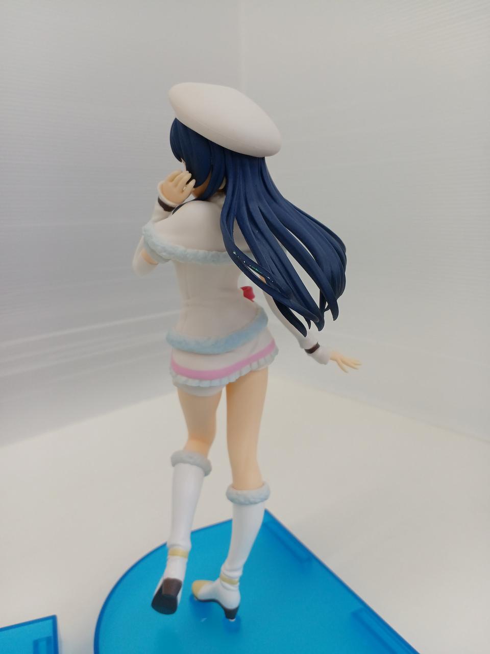 髪に塗料の付着あり