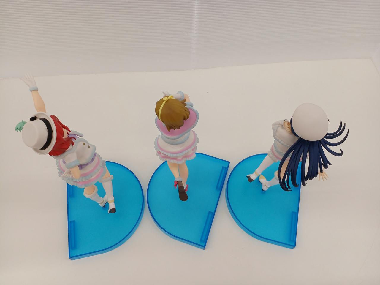 ３体ともフリルに細かい汚れあり